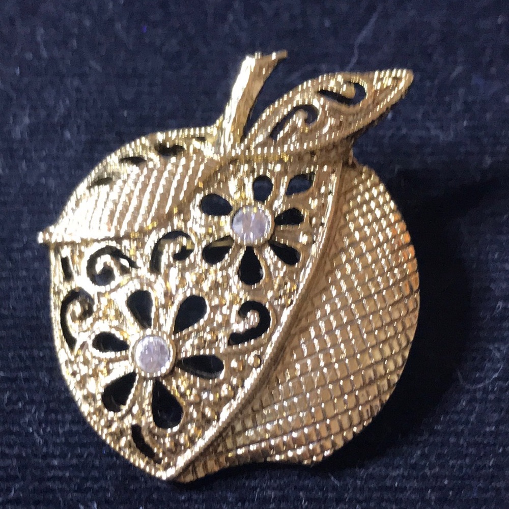 APPLE PIN BROOCH gold tone